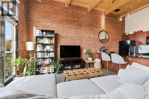 85 Spruce Street N Unit# 203, Cambridge, ON - Indoor Photo Showing Living Room