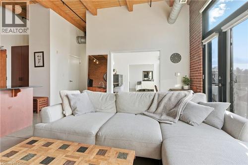 85 Spruce Street N Unit# 203, Cambridge, ON - Indoor Photo Showing Living Room