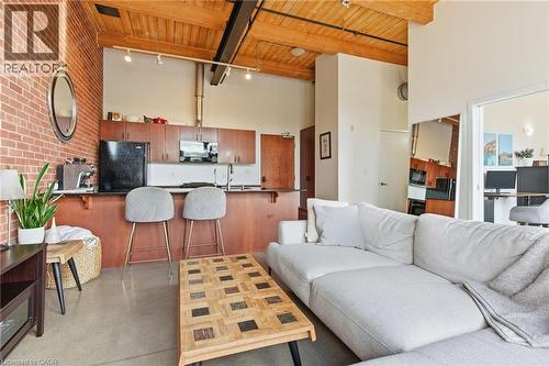 85 Spruce Street N Unit# 203, Cambridge, ON - Indoor Photo Showing Living Room