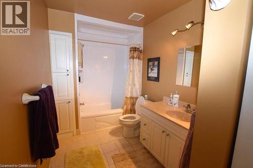 120 Parkdale Avenue N, Hamilton, ON - Indoor Photo Showing Bathroom