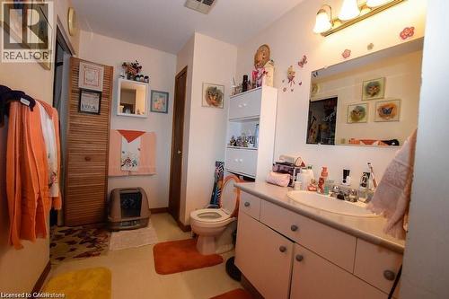 120 Parkdale Avenue N, Hamilton, ON - Indoor Photo Showing Bathroom
