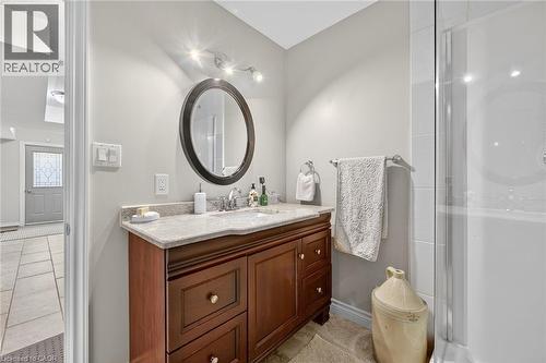 477 Lynden Road, Brantford, ON - Indoor Photo Showing Bathroom