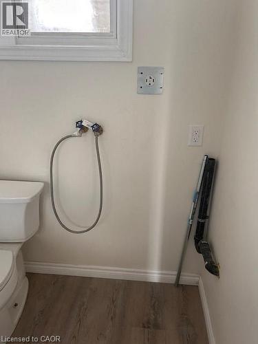 33-35 E Wood Street E, Hamilton, ON - Indoor Photo Showing Bathroom