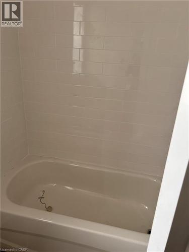 33-35 E Wood Street E, Hamilton, ON - Indoor Photo Showing Bathroom