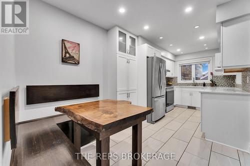 64 Hunterswood Crescent, Ottawa, ON - Indoor Photo Showing Kitchen With Upgraded Kitchen