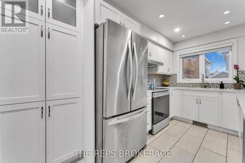 64 Hunterswood Crescent, Ottawa, ON - Indoor Photo Showing Kitchen