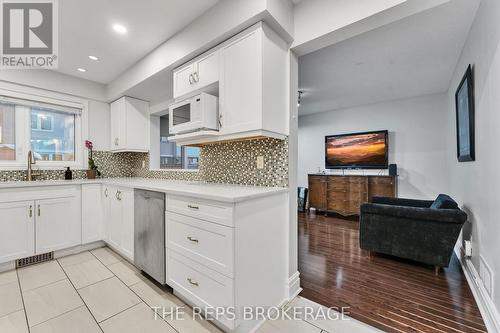 64 Hunterswood Crescent, Ottawa, ON - Indoor Photo Showing Kitchen