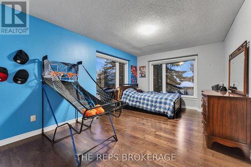 64 Hunterswood Crescent, Ottawa, ON - Indoor Photo Showing Bedroom