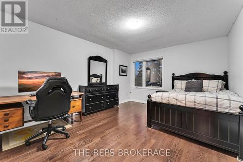 64 Hunterswood Crescent, Ottawa, ON - Indoor Photo Showing Bedroom