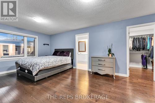 64 Hunterswood Crescent, Ottawa, ON - Indoor Photo Showing Bedroom