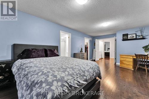 64 Hunterswood Crescent, Ottawa, ON - Indoor Photo Showing Bedroom