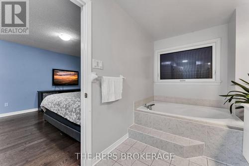 64 Hunterswood Crescent, Ottawa, ON - Indoor