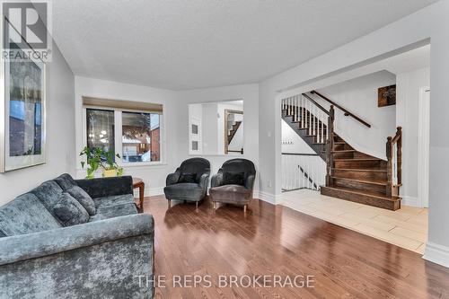 64 Hunterswood Crescent, Ottawa, ON - Indoor Photo Showing Living Room