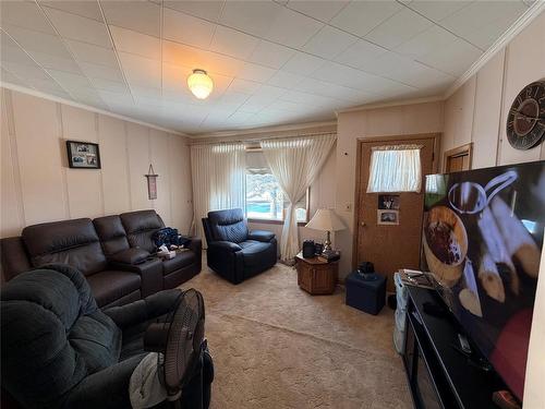 38 Main Street, Kleefeld, MB - Indoor Photo Showing Other Room