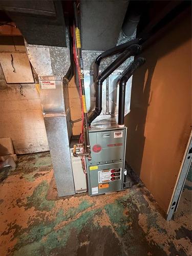 38 Main Street, Kleefeld, MB - Indoor Photo Showing Basement