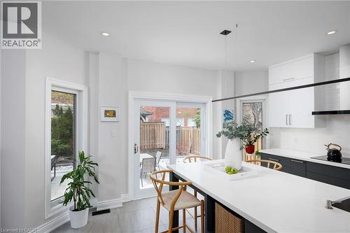 1061 Summit Ridge Drive, Oakville, ON - Indoor Photo Showing Kitchen With Upgraded Kitchen