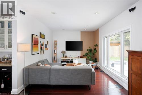 1061 Summit Ridge Drive, Oakville, ON - Indoor Photo Showing Living Room