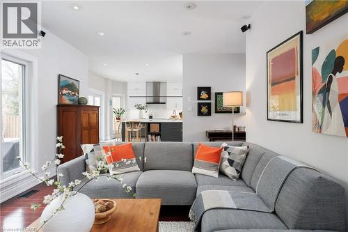 1061 Summit Ridge Drive, Oakville, ON - Indoor Photo Showing Living Room