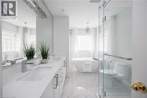 1061 Summit Ridge Drive, Oakville, ON - Indoor Photo Showing Bathroom