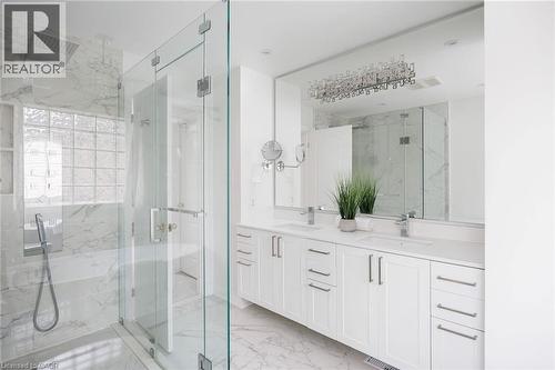 1061 Summit Ridge Drive, Oakville, ON - Indoor Photo Showing Bathroom