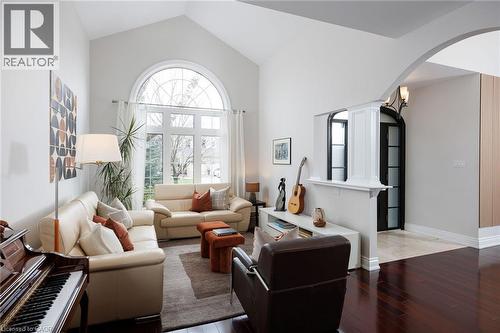 1061 Summit Ridge Drive, Oakville, ON - Indoor Photo Showing Living Room