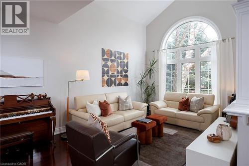 1061 Summit Ridge Drive, Oakville, ON - Indoor Photo Showing Living Room