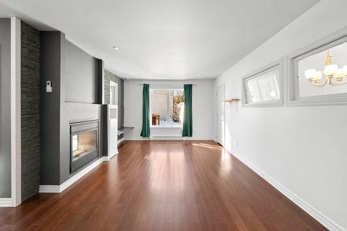 Salon - 750 Rue De Plaisance, Sainte-Adèle, QC - Indoor With Fireplace