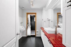 Salle de bains attenante à la CCP - 