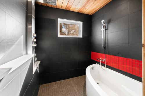 Salle de bains attenante à la CCP - 750 Rue De Plaisance, Sainte-Adèle, QC - Indoor Photo Showing Bathroom