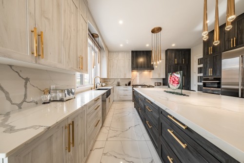 Kitchen - 38 Rue De L'Oiselet, Carignan, QC - Indoor Photo Showing Kitchen With Upgraded Kitchen
