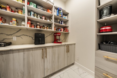 Kitchenette - 38 Rue De L'Oiselet, Carignan, QC - Indoor With Storage