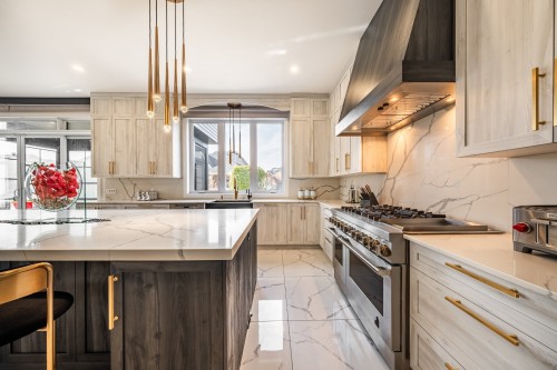 Kitchen - 38 Rue De L'Oiselet, Carignan, QC - Indoor Photo Showing Kitchen With Upgraded Kitchen