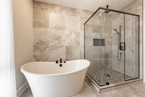 Bathroom - 38 Rue De L'Oiselet, Carignan, QC - Indoor Photo Showing Bathroom