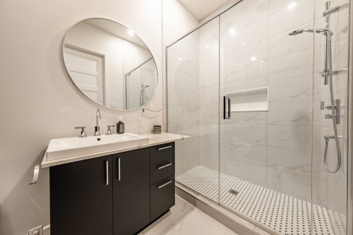 Bathroom - 38 Rue De L'Oiselet, Carignan, QC - Indoor Photo Showing Bathroom