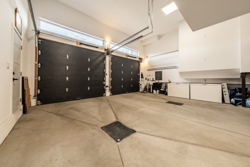 Garage - 38 Rue De L'Oiselet, Carignan, QC - Indoor Photo Showing Garage