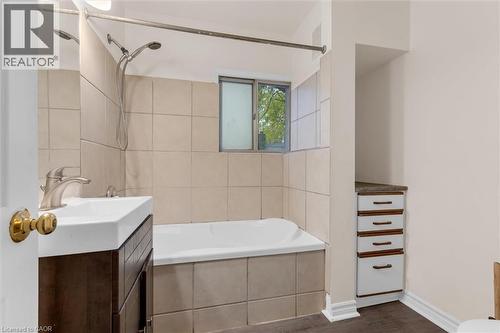 62 Bond Street, Kitchener, ON - Indoor Photo Showing Bathroom