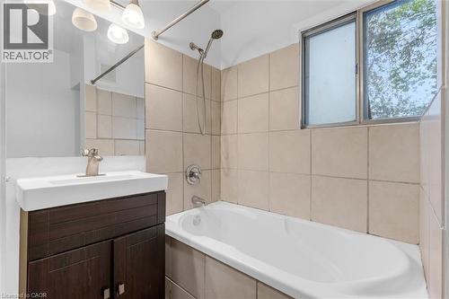 62 Bond Street, Kitchener, ON - Indoor Photo Showing Bathroom
