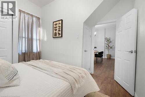 263 Mary Street, Hamilton, ON - Indoor Photo Showing Bedroom