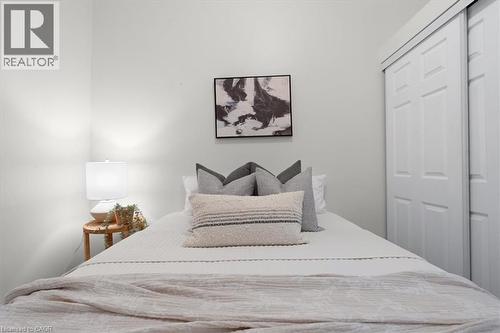 263 Mary Street, Hamilton, ON - Indoor Photo Showing Bedroom