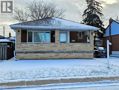 111 CASTLEFIELD Drive  Hamilton, ON L8T 3R1