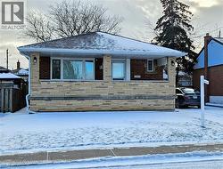 111 CASTLEFIELD Drive  Hamilton, ON L8T 3R1