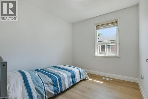 Bedroom featuring baseboards and light wood-type flooring - 111 Castlefield Drive, Hamilton, ON - Indoor Photo Showing Bedroom