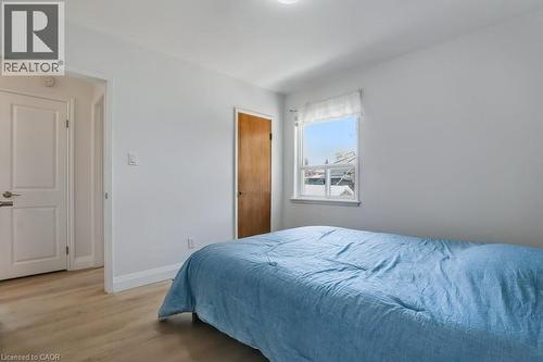 Bedroom featuring light wood-type flooring and baseboards - 111 Castlefield Drive, Hamilton, ON - Indoor Photo Showing Bedroom