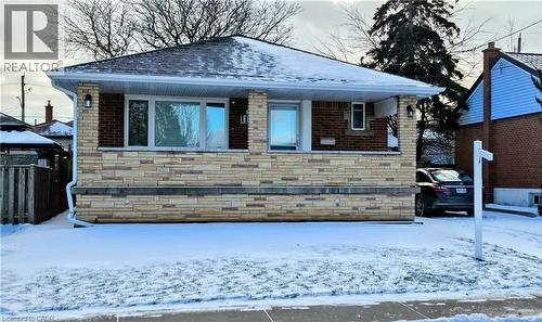 111 Castlefield Drive, Hamilton, ON - Outdoor