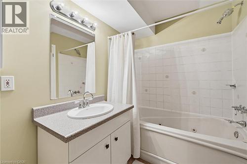 21 Arden Avenue, Hamilton, ON - Indoor Photo Showing Bathroom
