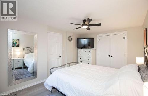 138 Victor Boulevard, Hamilton, ON - Indoor Photo Showing Bedroom