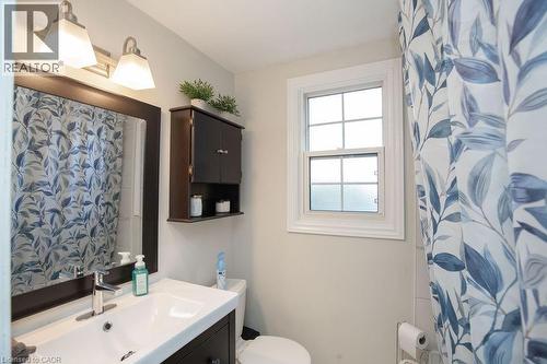 138 Victor Boulevard, Hamilton, ON - Indoor Photo Showing Bathroom