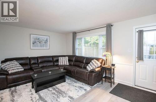 138 Victor Boulevard, Hamilton, ON - Indoor Photo Showing Living Room