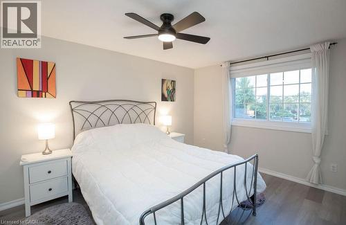 138 Victor Boulevard, Hamilton, ON - Indoor Photo Showing Bedroom