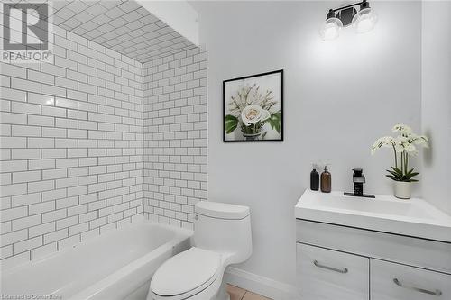 Full bath featuring vanity and washtub / shower combination - 897 Barton Street E, Hamilton, ON - Indoor Photo Showing Bathroom